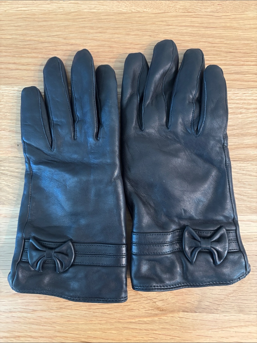 ROYCE New York Black Leather Gloves with Bow Accent
